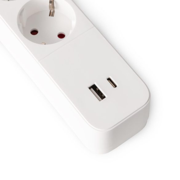 Entac USB-s Kapcsolós Elosztó 4 Aljzat, 1×USB-A + 1×USB-C, 1,5 m